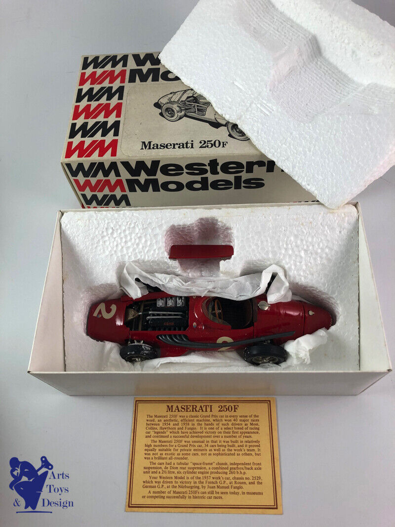 1/24 WESTERN MODELS WF4 MASERATI 250F N°2 1957 WHITE METAL AVEC MOTEUR