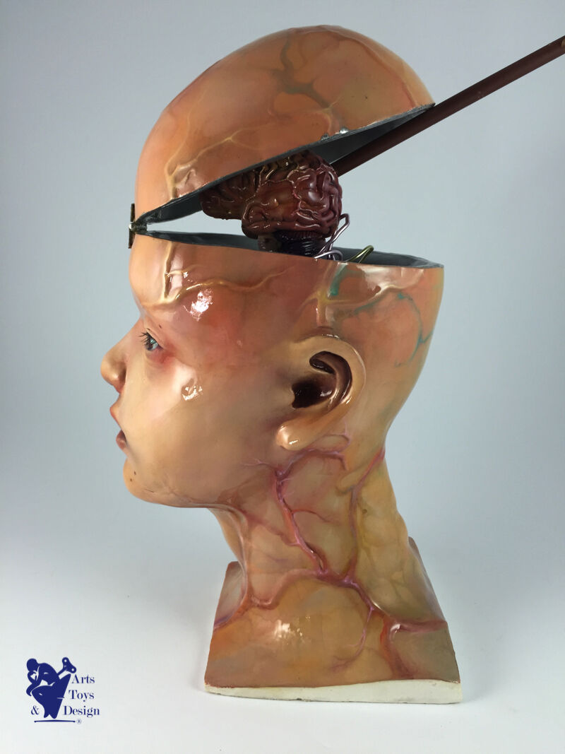 Shoko Fujimori (1986) artist Sculpture woman shattered dreams H 31.5cm