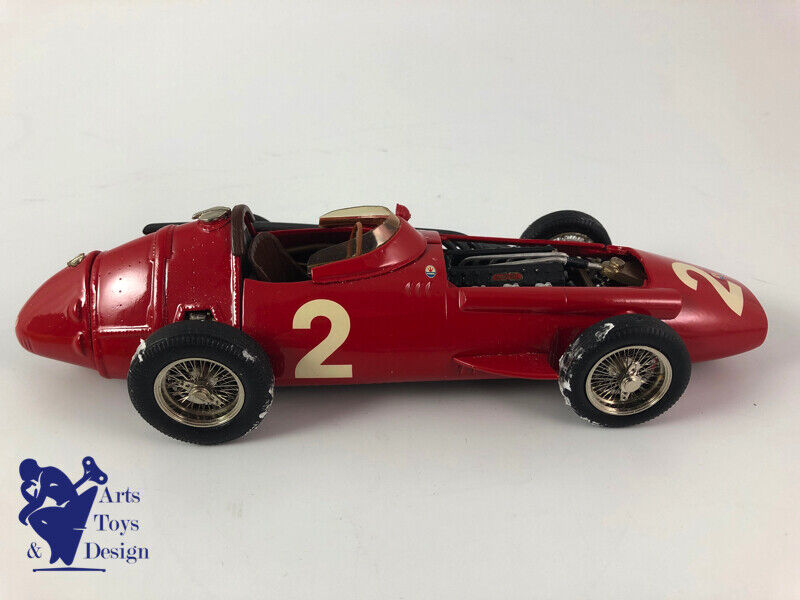 1/24 WESTERN MODELS WF4 MASERATI 250F N°2 1957 WHITE METAL AVEC MOTEUR