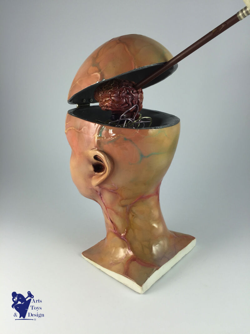 Shoko Fujimori (1986) artist Sculpture woman shattered dreams H 31.5cm
