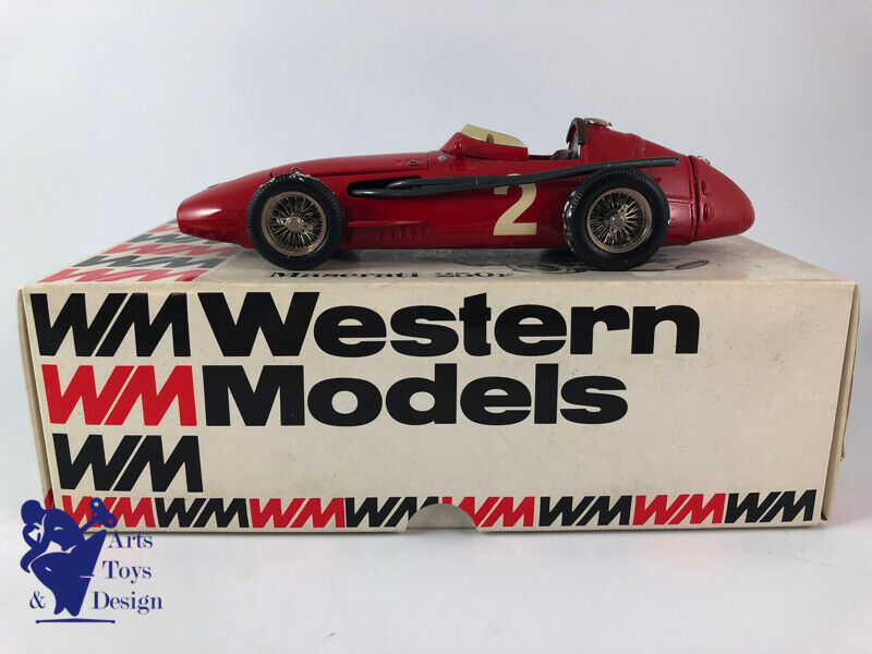 1/24 WESTERN MODELS WF4 MASERATI 250F N°2 1957 WHITE METAL AVEC MOTEUR