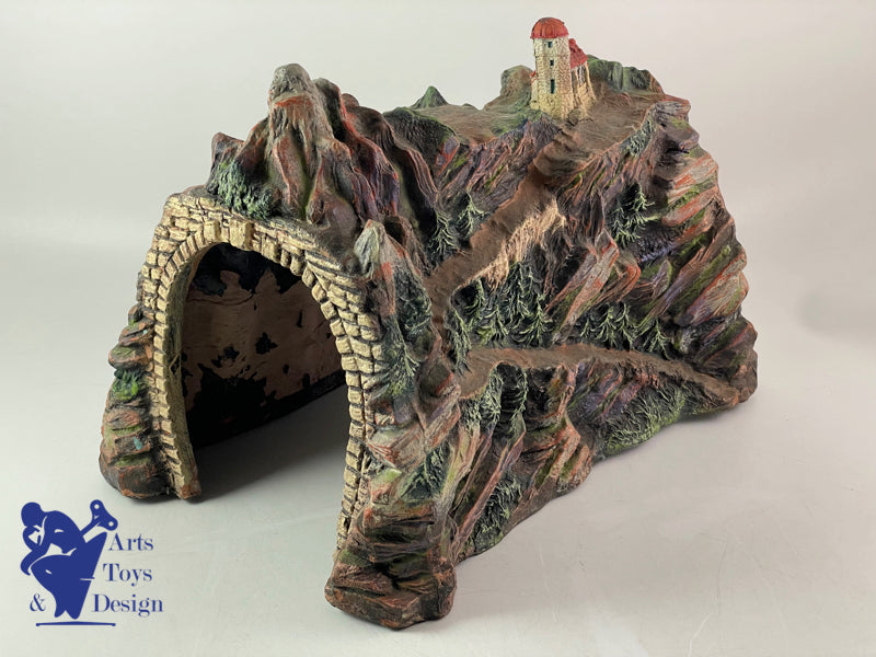 TUNNEL POUR TRAIN MARKLIN BING 0/1 VERS 1930 ELASTOLIN?