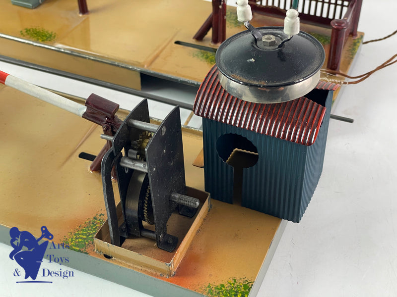 MARKLIN TRAIN 0 OU 1 PASSAGE A NIVEAU MECANIQUE VERS 1930