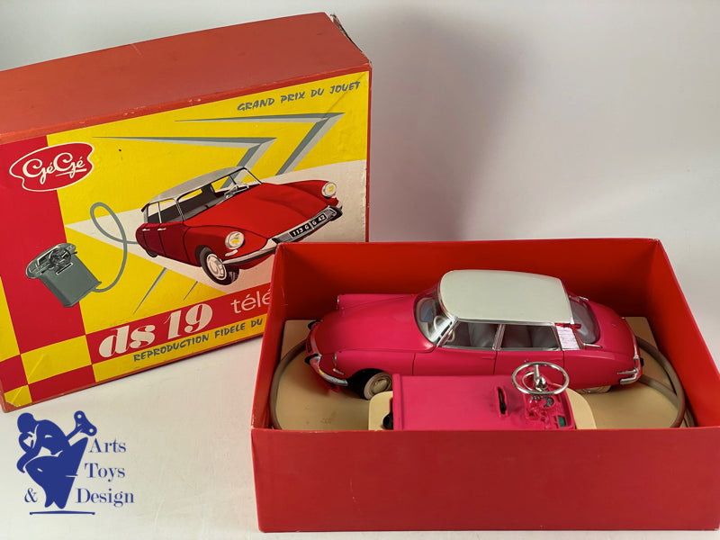 Citroën DS 19 Téléguidée GÉGÉ 21 - Centenaire Editions, Saintes Citroën DS 19 Téléguidée GÉGÉ 21 - Centenaire Editions, Saintes