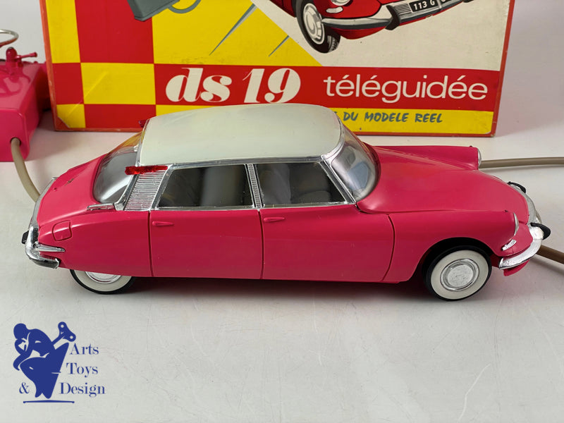 JOUET GEGE CITROEN DS 19 TELEGUIDEE ROSE 28CM VERS 1965