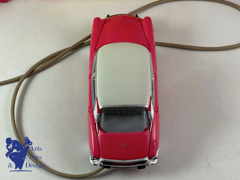 JOUET GEGE CITROEN DS 19 TELEGUIDEE ROSE 28CM VERS 1965