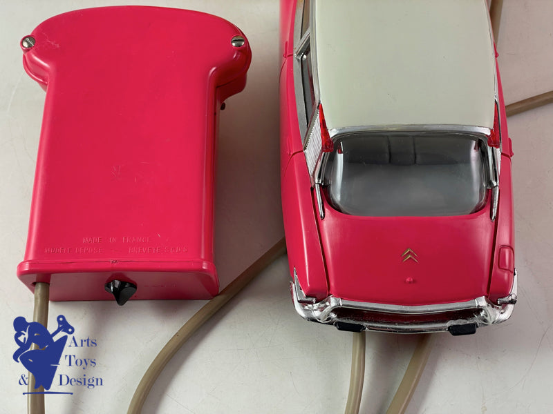 JOUET GEGE CITROEN DS 19 TELEGUIDEE ROSE 28CM VERS 1965