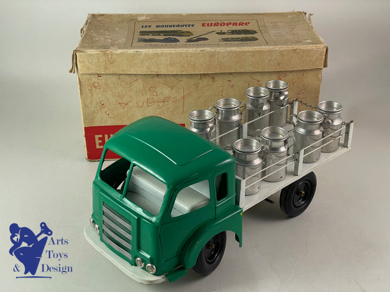 CIJ 9/27 CAMION RENAULT SAVIEM LAITIER MECANIQUE DERNIERE VERSION