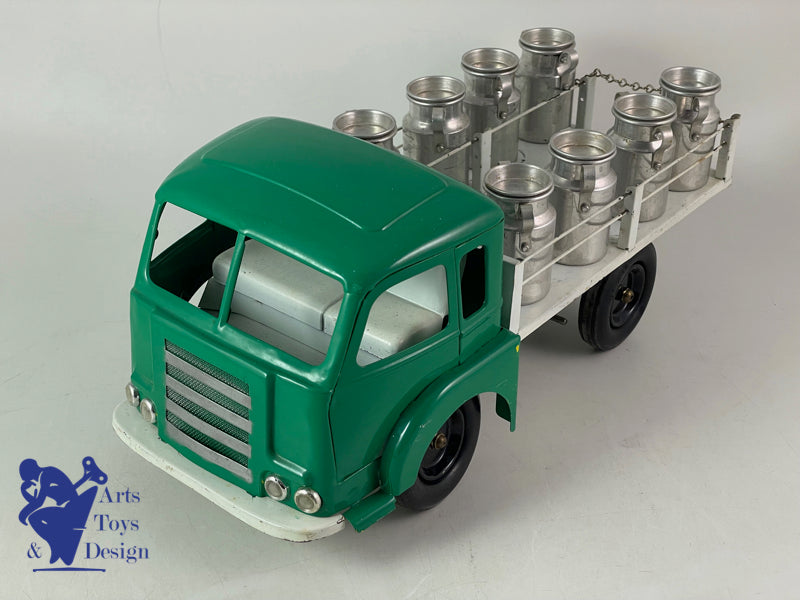 CIJ 9/27 CAMION RENAULT SAVIEM LAITIER MECANIQUE DERNIERE VERSION