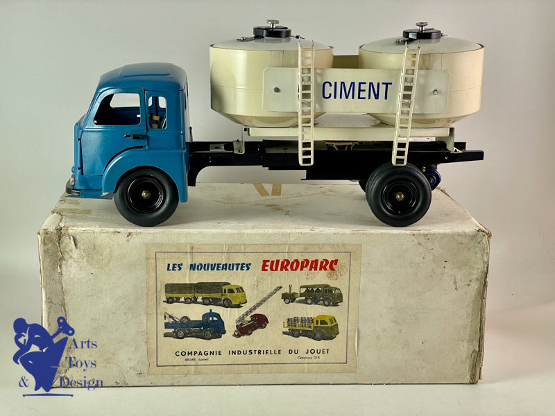 JOUET ANCIEN CIJ EUROPARC REF 9/31A CAMION RENAULT SAVIEM CIMENT 1/10° VERS 1960