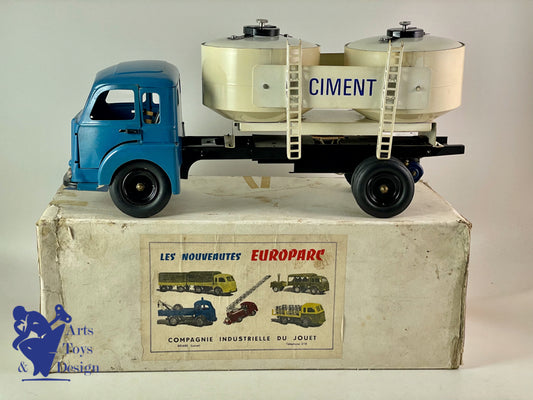 JOUET ANCIEN CIJ EUROPARC REF 9/31A CAMION RENAULT SAVIEM CIMENT 1/10° VERS 1960