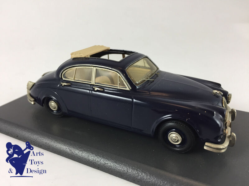 1/43 ° Smts White Metal Factory Built Jaguar MKII Road Open Roof