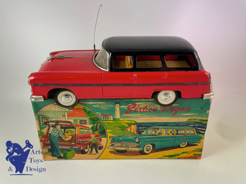 JOUET ANCIEN SAN MARUSAN FORD STATION WAGON FRICTION VERS 1960 L 32CM